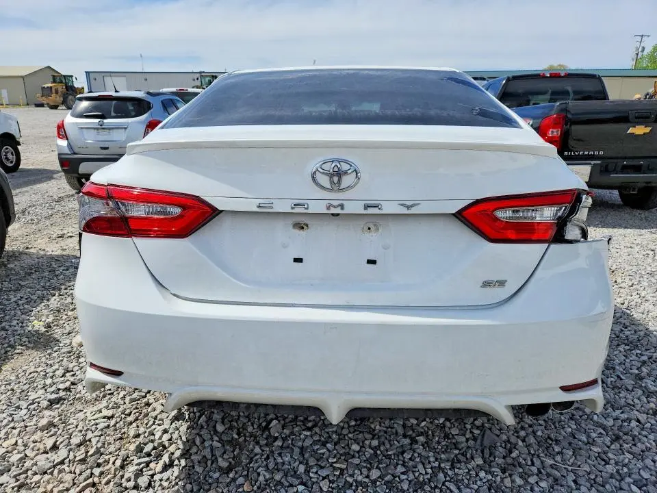 2018 TOYOTA CAMRY SE  