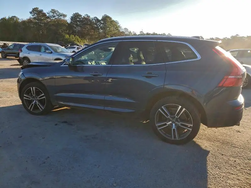 2021 VOLVO XC60 T6 MOMENTUM  