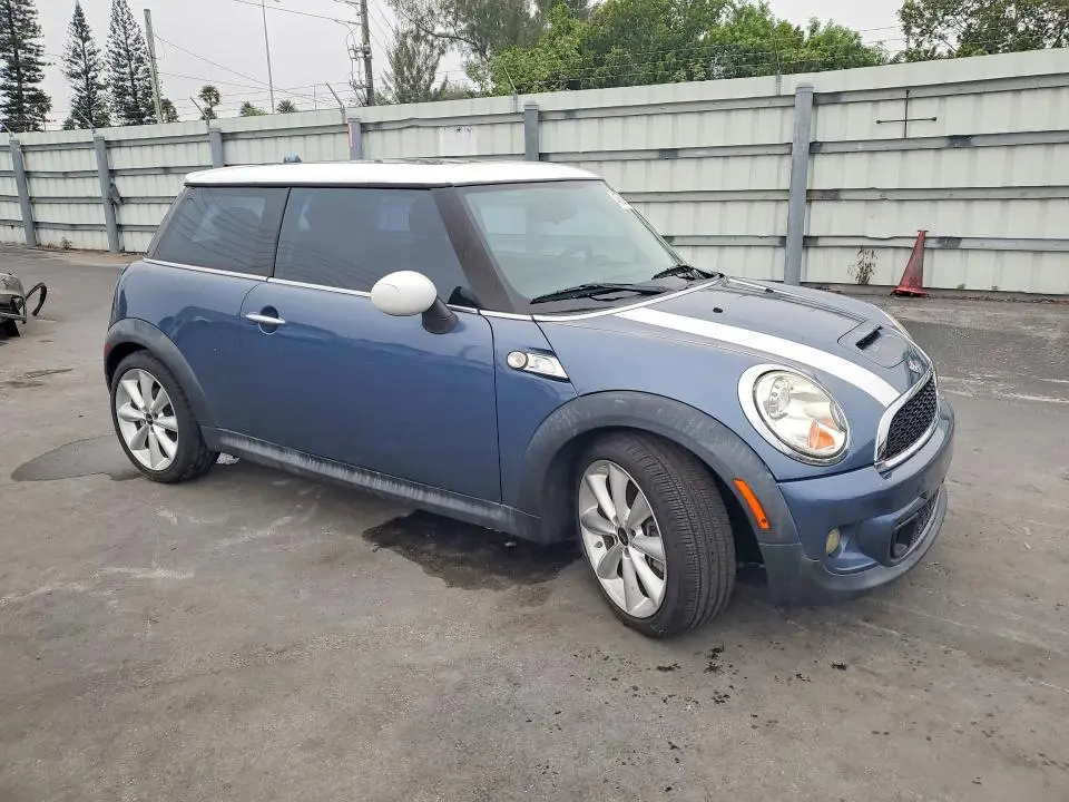 2011 MINI COOPER S  