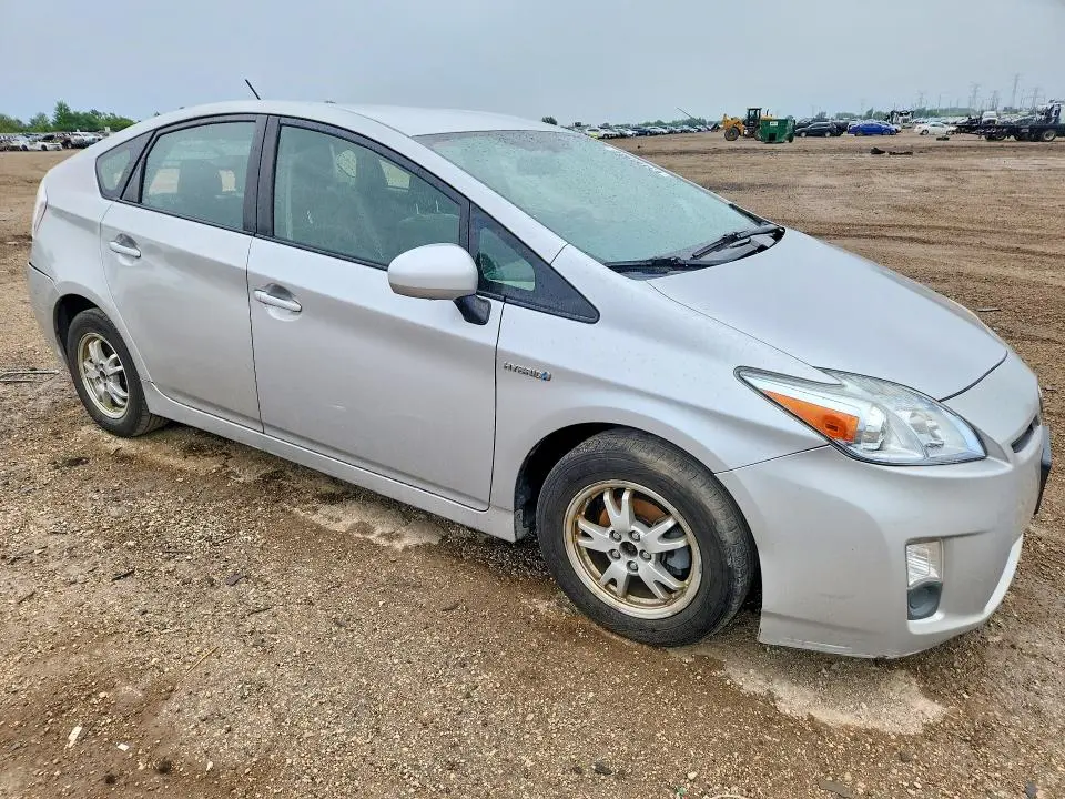 2010 TOYOTA PRIUS III  