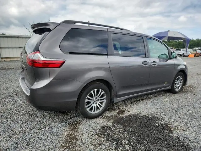 2020 TOYOTA SIENNA XLE  