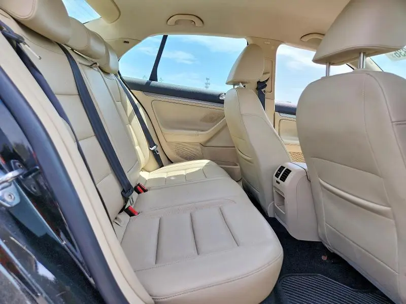 2010 VOLKSWAGEN JETTA LIMITED  