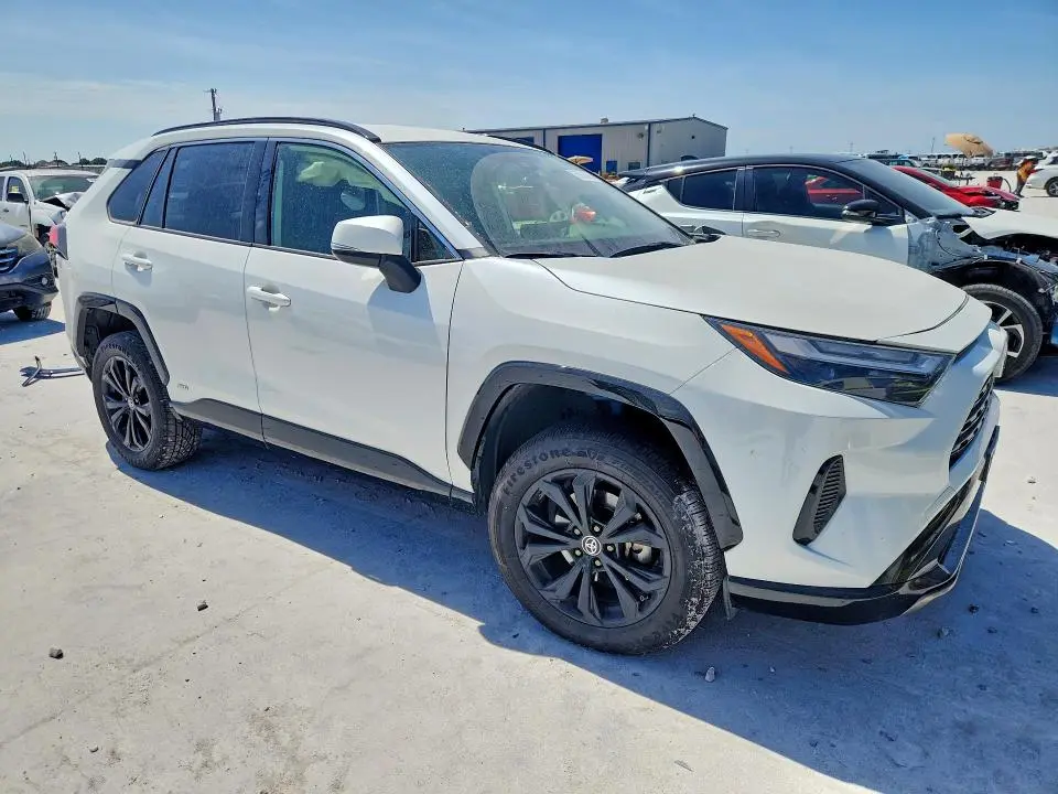 2022 TOYOTA RAV4 SE  