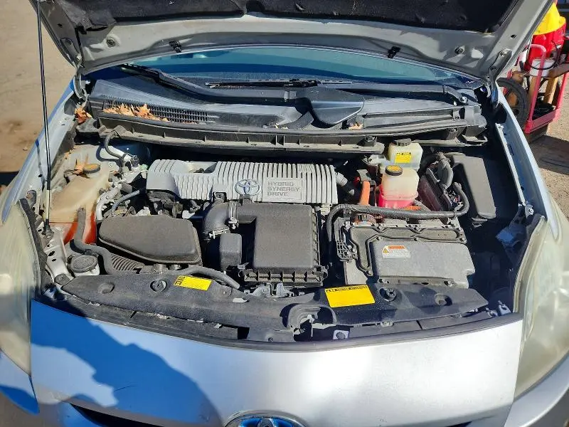 2010 TOYOTA PRIUS III  