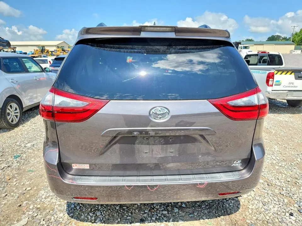 2020 TOYOTA SIENNA LE  