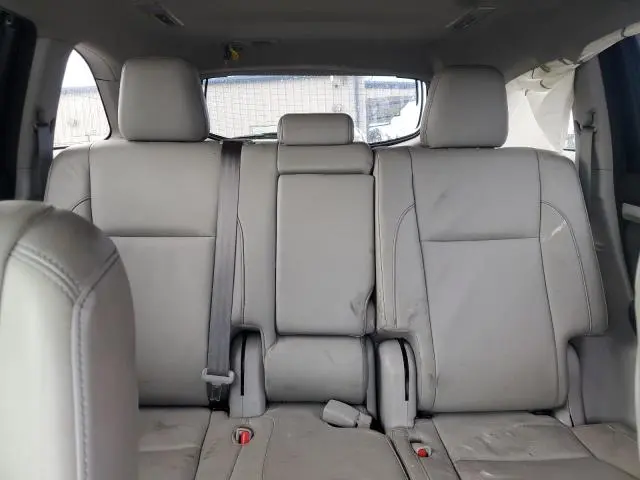 2018 TOYOTA HIGHLANDER SE  