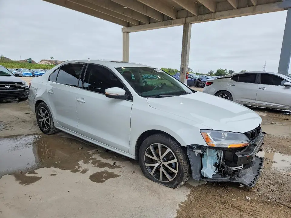 2017 VOLKSWAGEN JETTA SE  