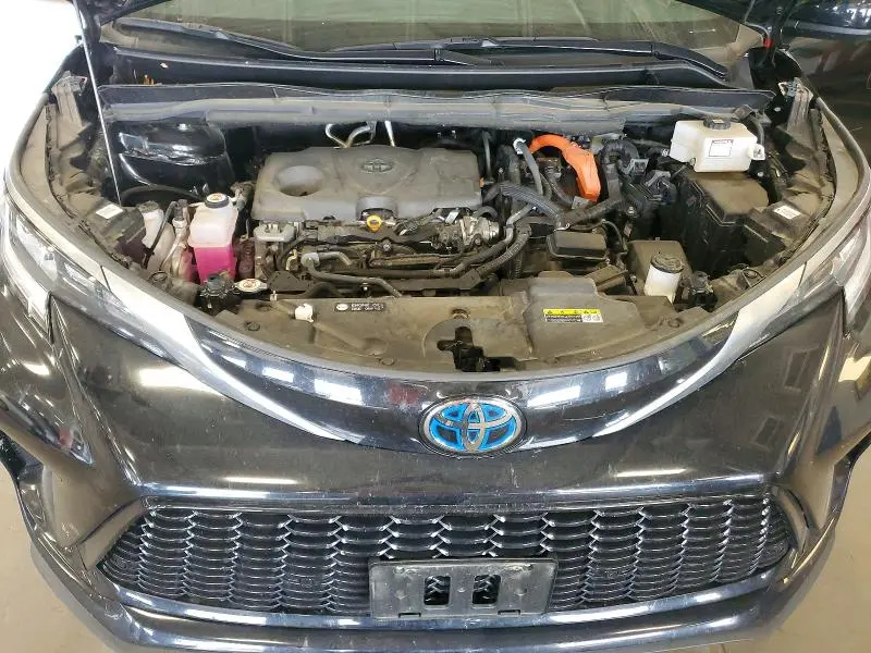 2024 TOYOTA SIENNA XSE  