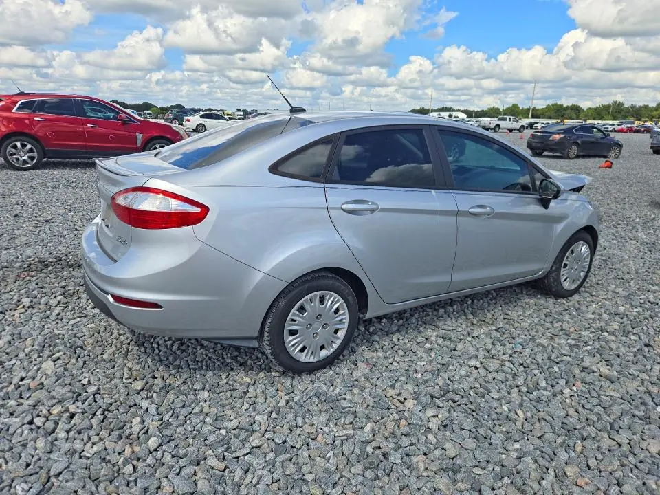 2017 FORD FIESTA SE  