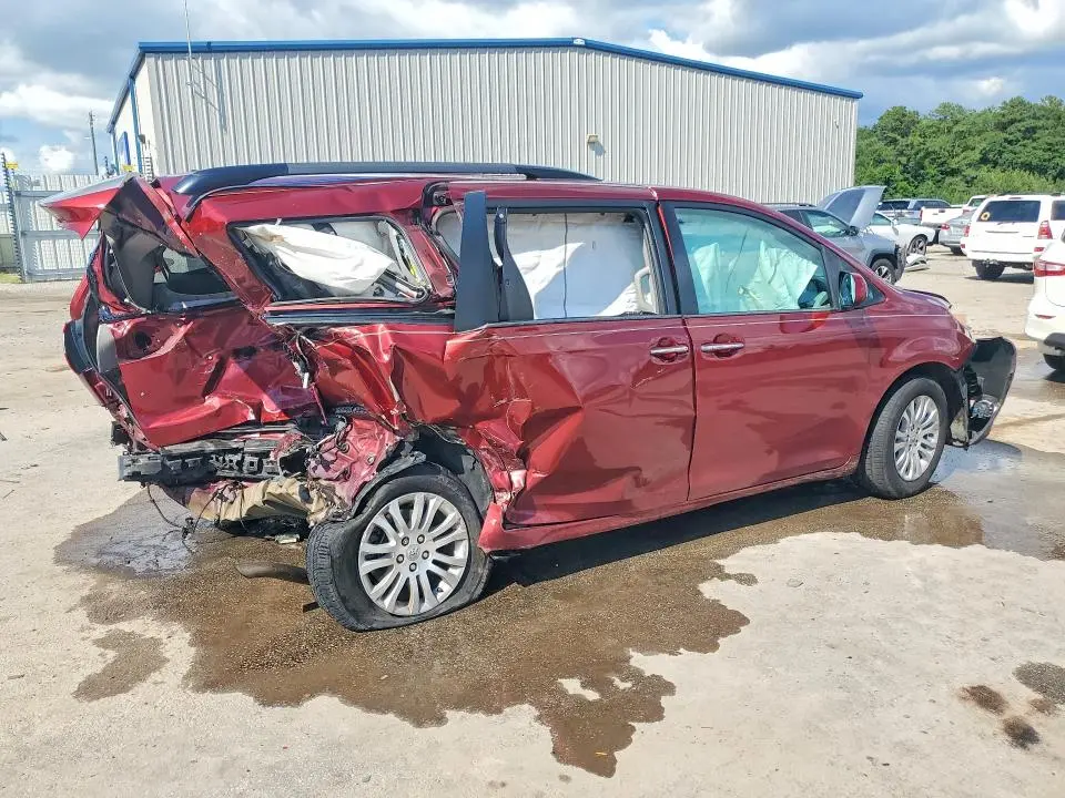 2017 TOYOTA SIENNA XLE PREMIUM 8-PASSENGER  