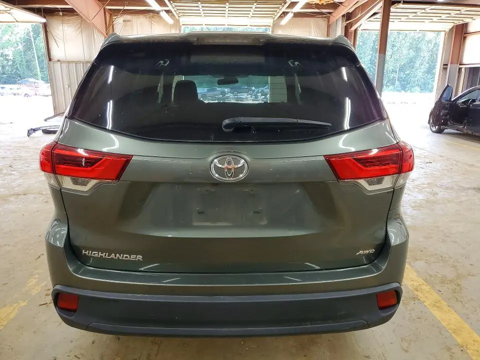 2019 TOYOTA HIGHLANDER LE  
