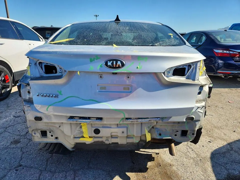 2017 KIA FORTE LX  