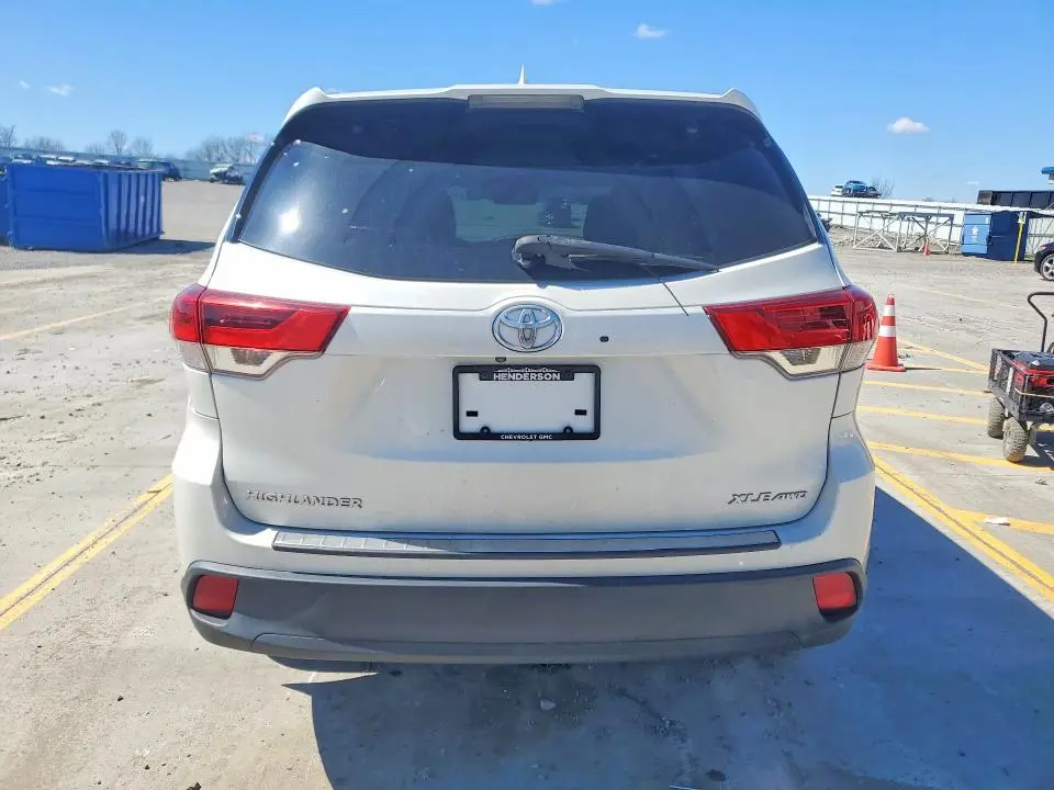 2018 TOYOTA HIGHLANDER XLE  