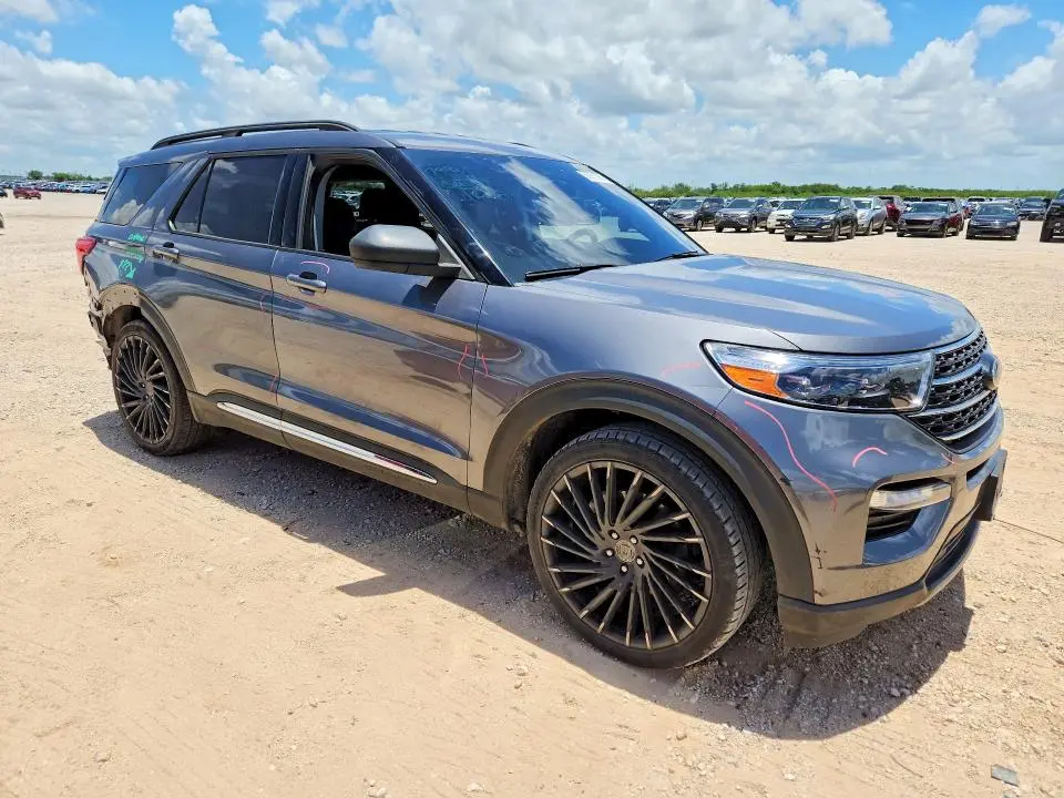 2022 FORD EXPLORER XLT  