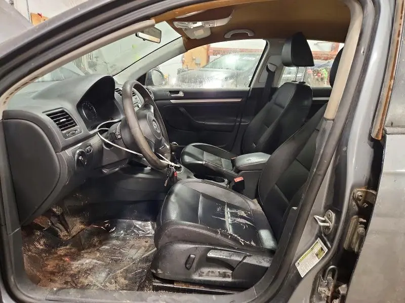 2010 VOLKSWAGEN JETTA LIMITED  