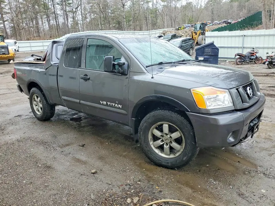 2011 NISSAN TITAN SV  