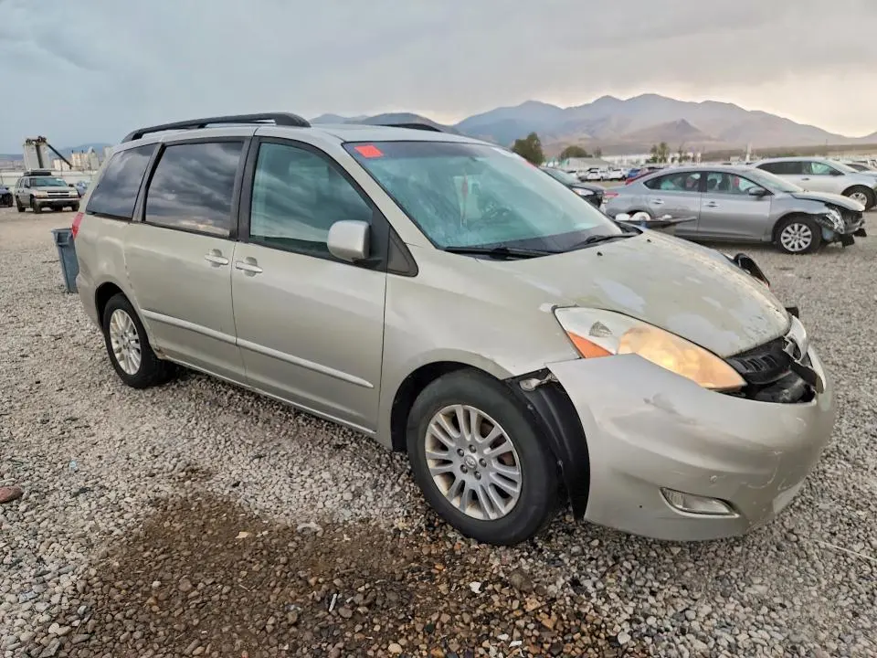 2010 TOYOTA SIENNA XLE  