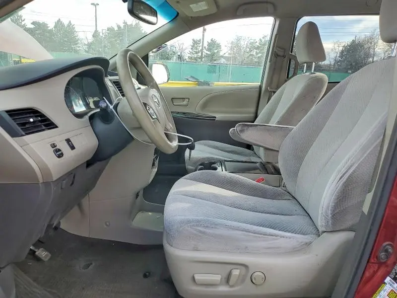 2013 TOYOTA SIENNA LE  