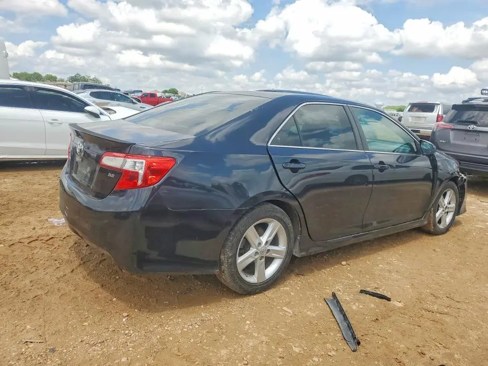 2014 TOYOTA CAMRY SE  