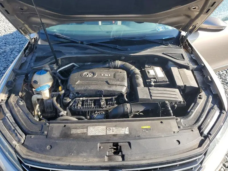 2016 VOLKSWAGEN PASSAT SE  