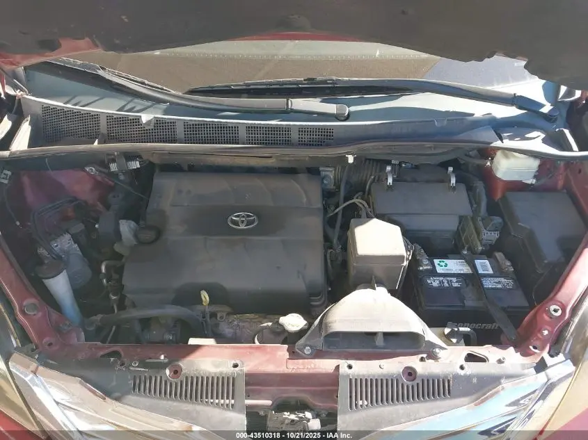 2015 TOYOTA SIENNA XLE 8 PASSENGER