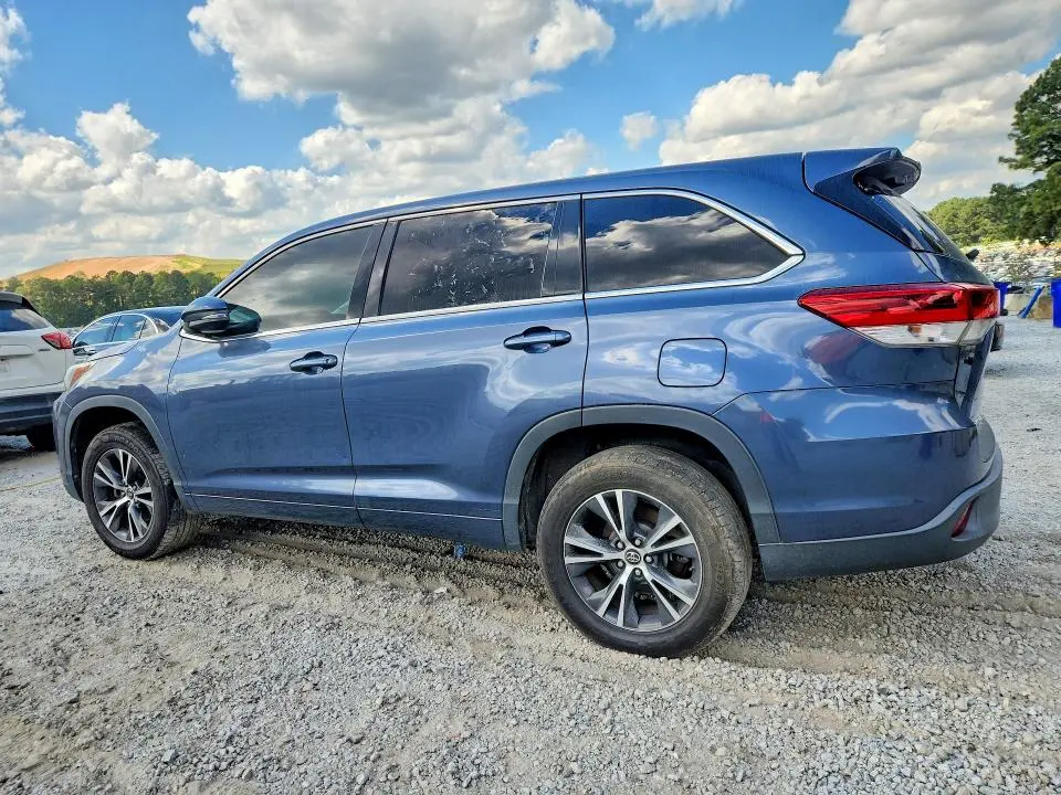2017 TOYOTA HIGHLANDER LE  