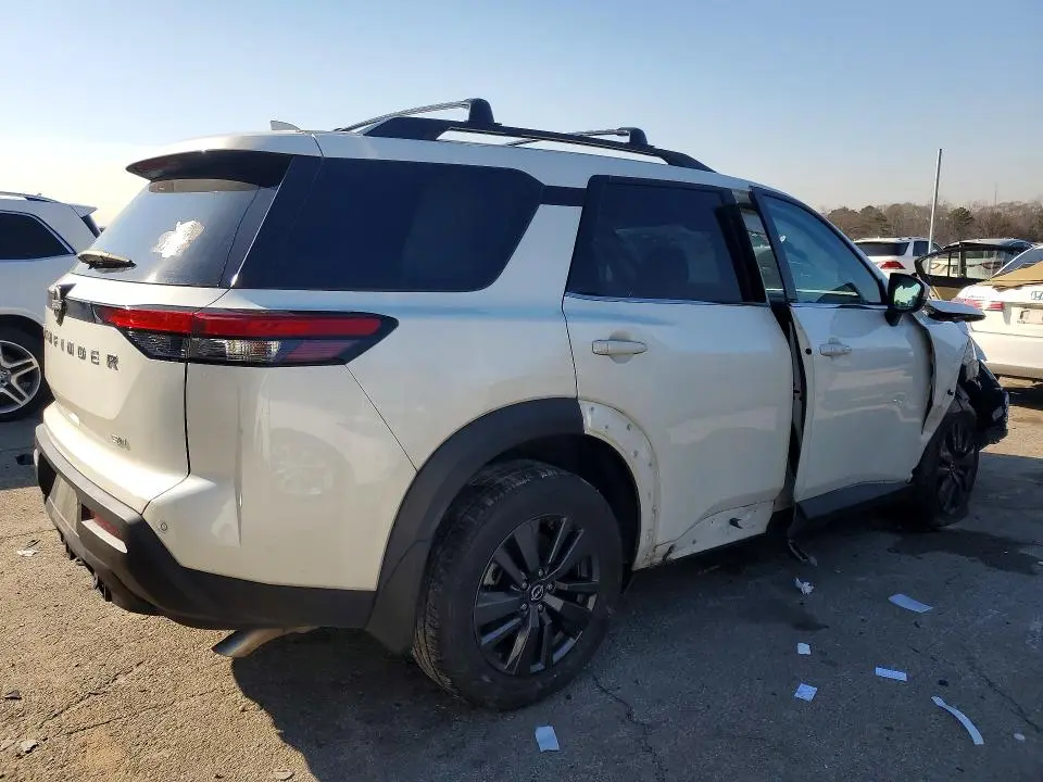 2023 NISSAN PATHFINDER SV  