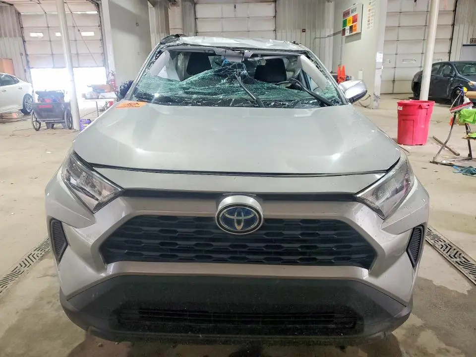 2020 TOYOTA RAV4 LE  