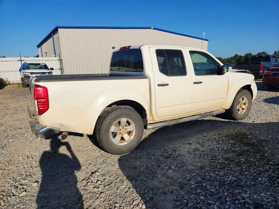 2013 NISSAN FRONTIER S  