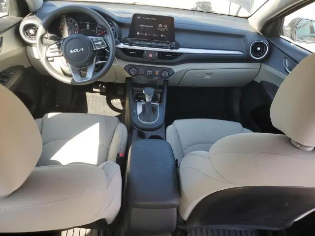 2023 KIA FORTE LX  