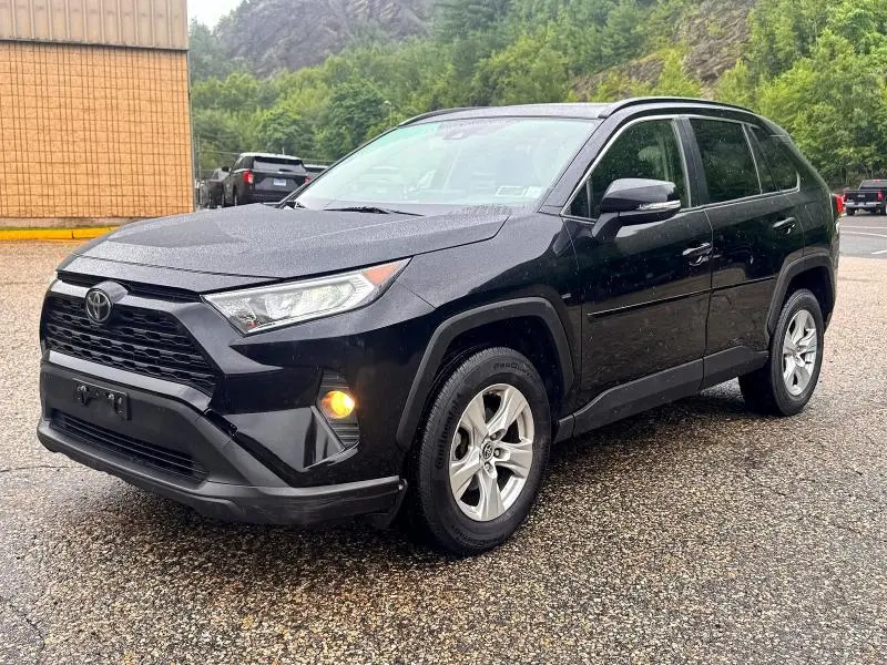 2019 TOYOTA RAV4 XLE  