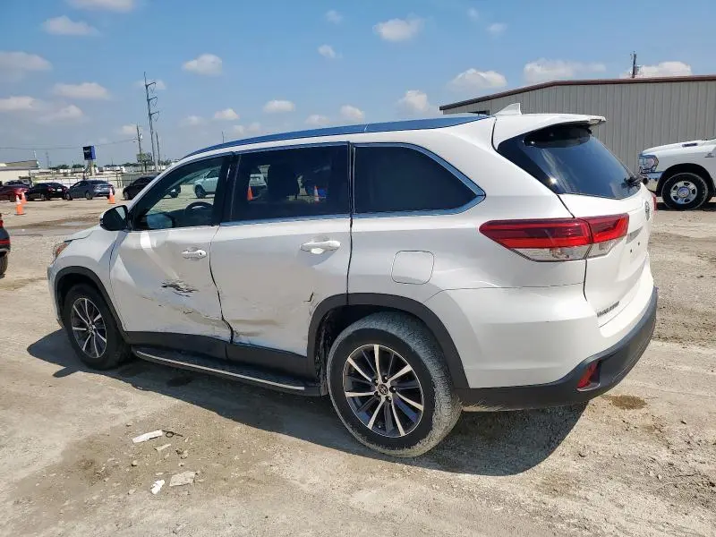 2019 TOYOTA HIGHLANDER SE  