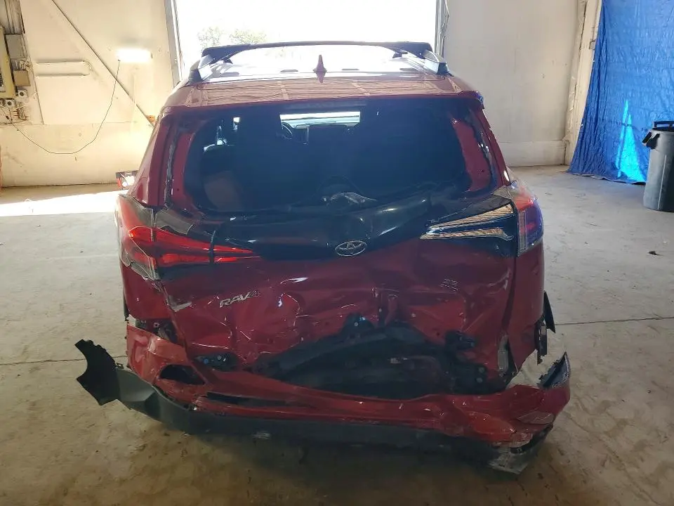 2016 TOYOTA RAV4 SE  