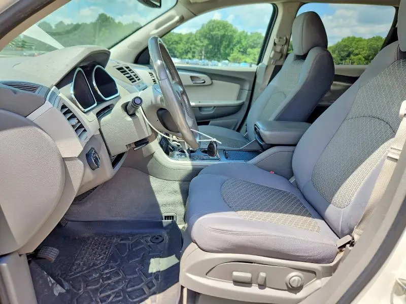 2011 CHEVROLET TRAVERSE LT  