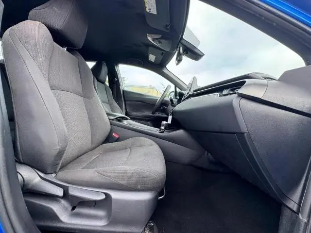 2019 TOYOTA C-HR LE  