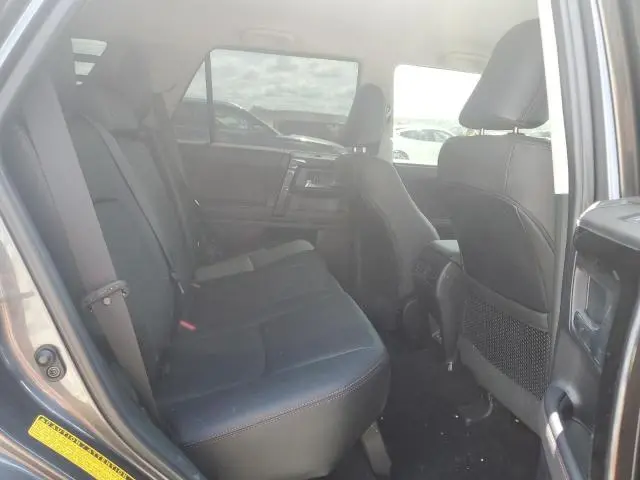 2023 TOYOTA 4RUNNER SE  