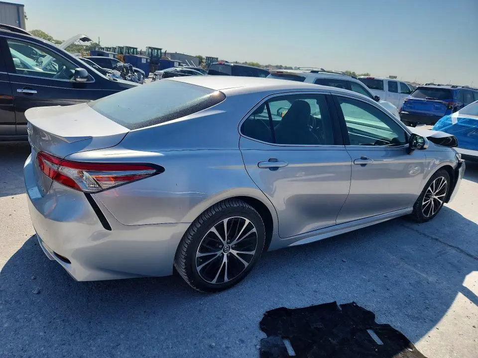 2018 TOYOTA CAMRY SE  