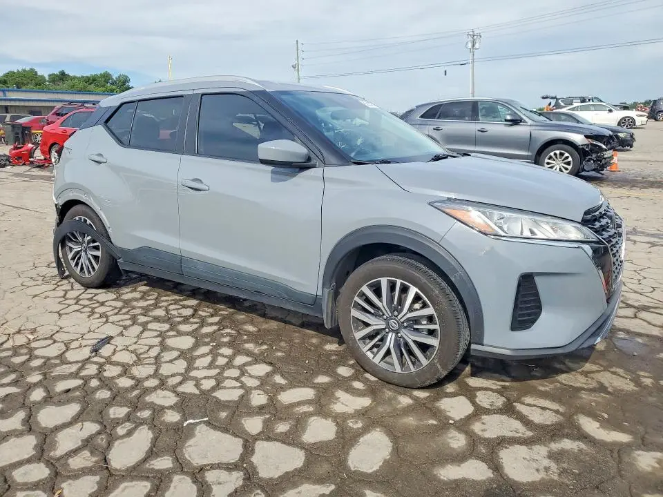2021 NISSAN KICKS SV  