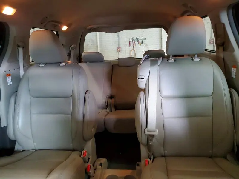 2019 TOYOTA SIENNA XLE PREMIUM 8-PASSENGER  