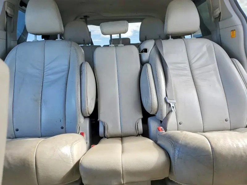 2011 TOYOTA SIENNA XLE  
