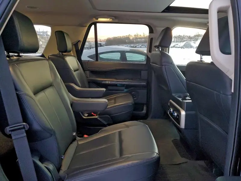2023 FORD EXPEDITION XLT  