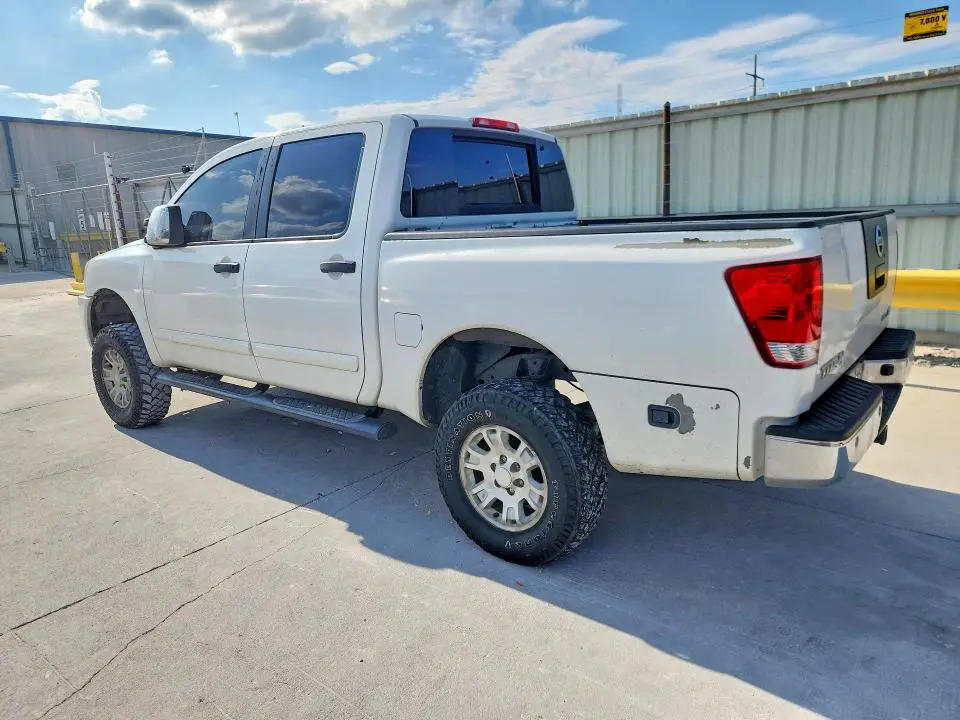 2011 NISSAN TITAN SV  