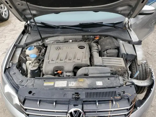 2013 VOLKSWAGEN PASSAT SE  