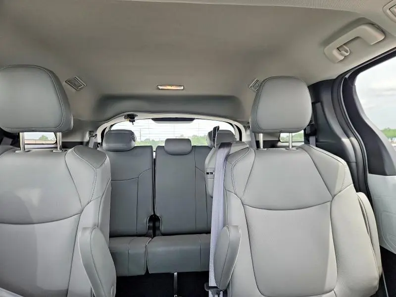 2025 TOYOTA SIENNA XLE 8-PASSENGER  