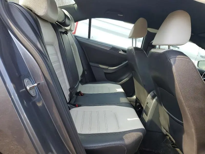 2016 VOLKSWAGEN JETTA SPORT  