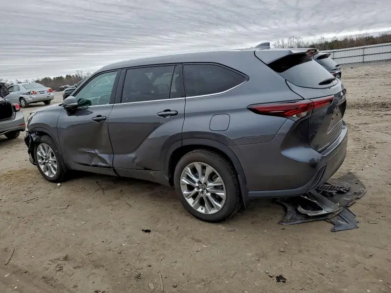 2024 TOYOTA HIGHLANDER LE  