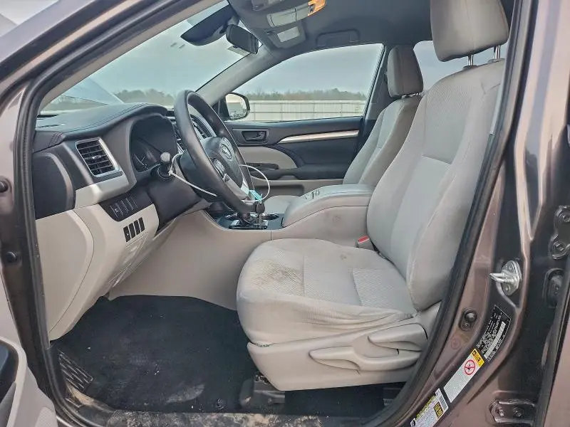 2019 TOYOTA HIGHLANDER LE  