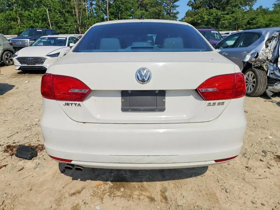 2013 VOLKSWAGEN JETTA SE  