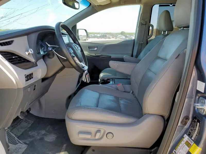 2015 TOYOTA SIENNA XLE  