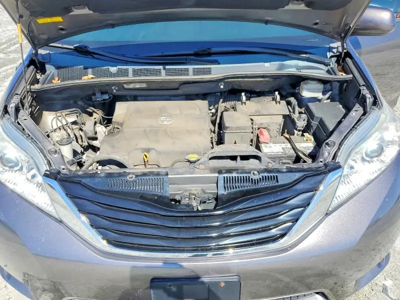 2014 TOYOTA SIENNA LE 8-PASSENGER  